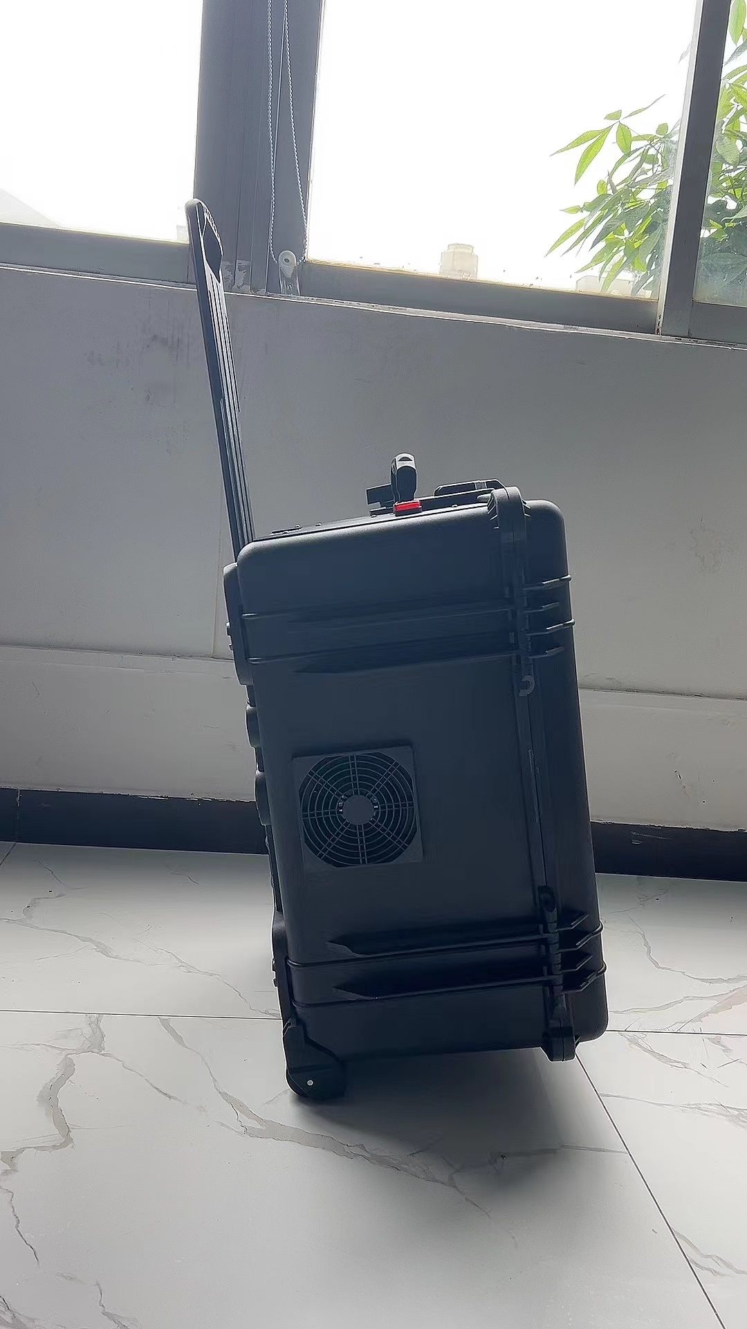 天峨手拉箱型移动通信干扰器